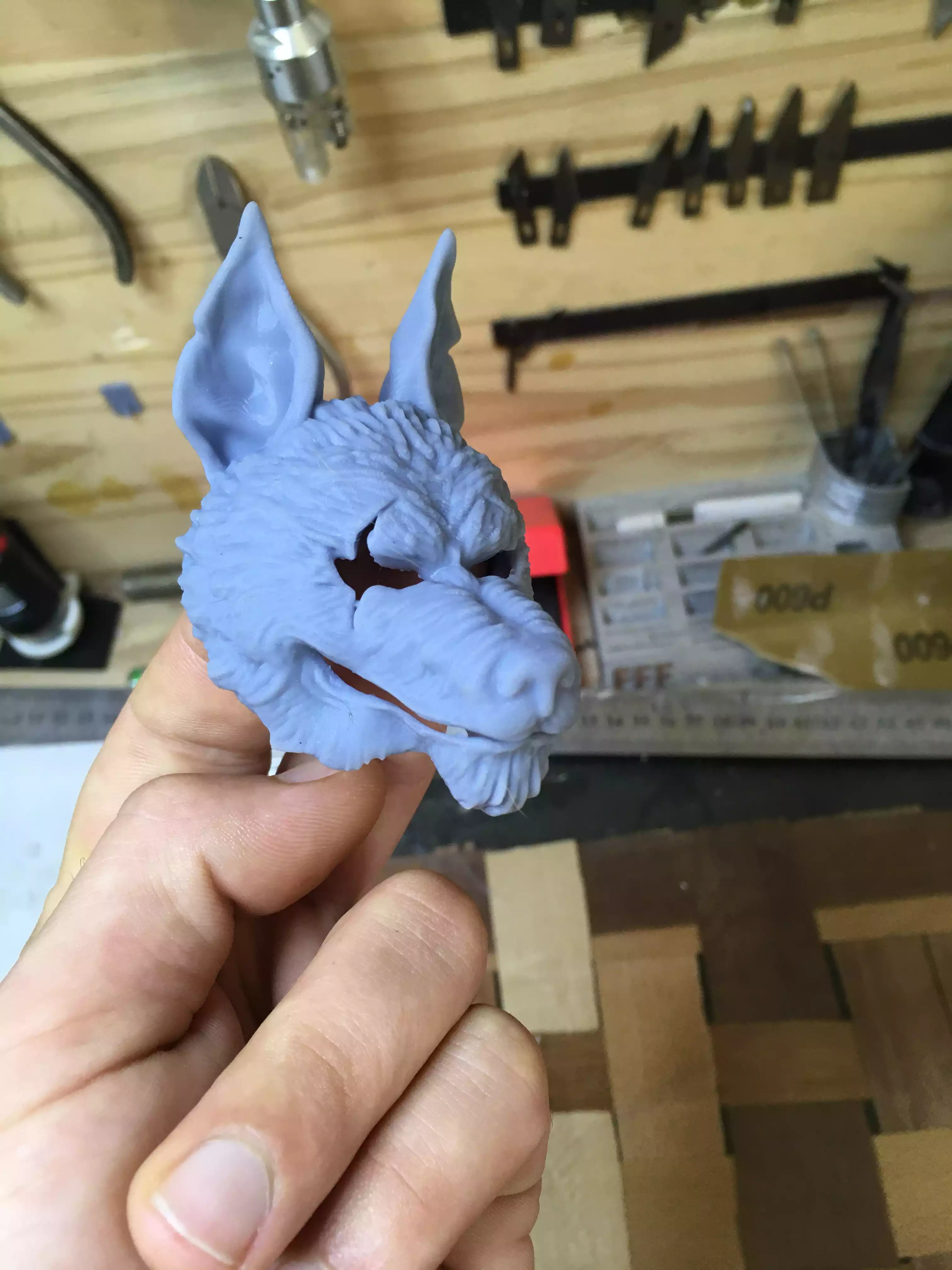 Prototype visuel d\'un masque de loup sur mesure