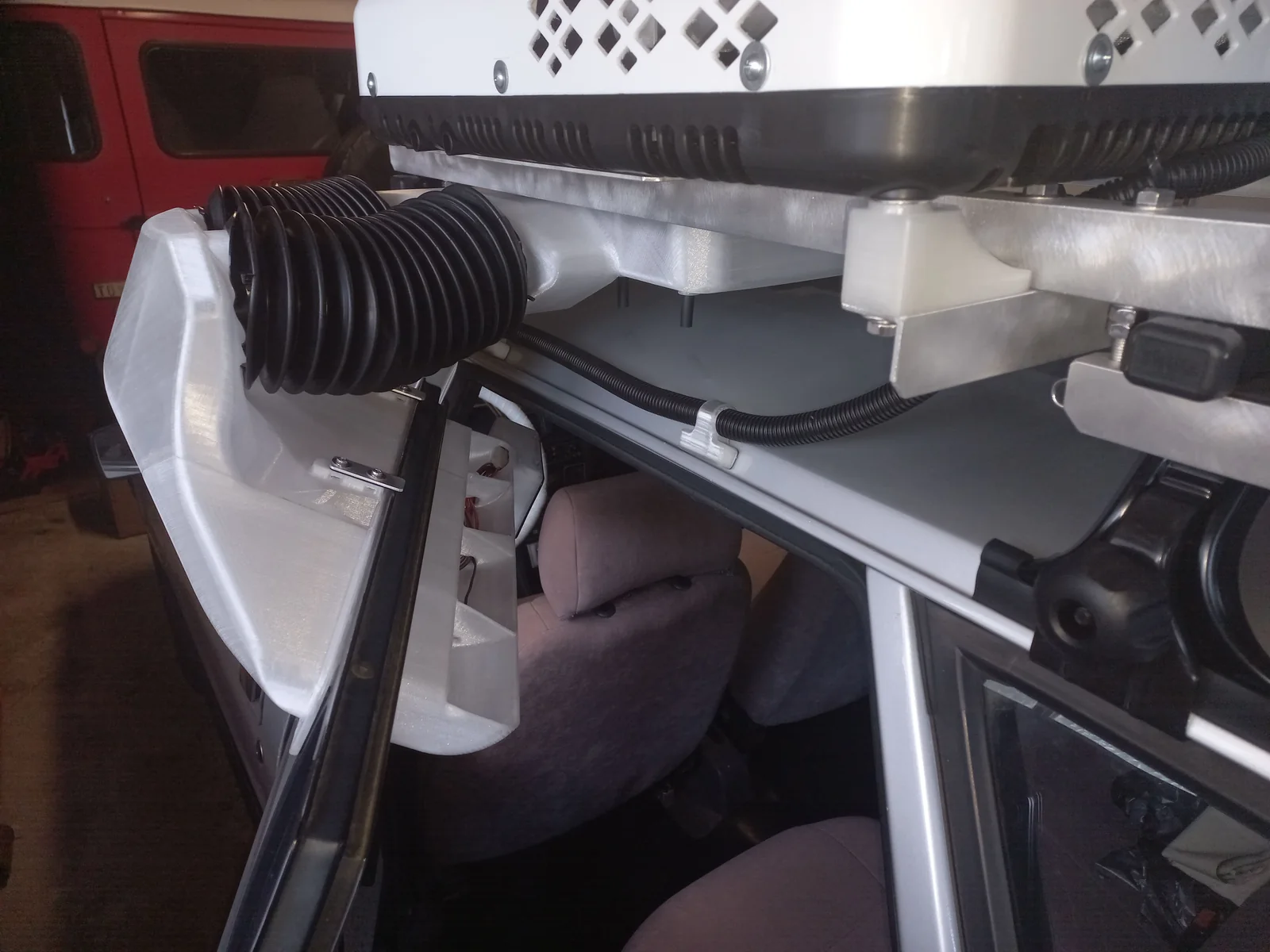 Pièce imprimée en 3D pour raccorder un conduit de climatisation sur Peugeot 305